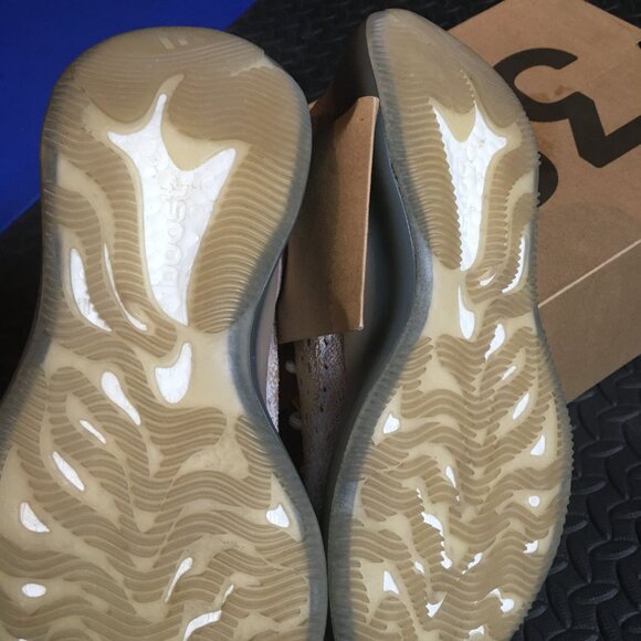 Yeezy 380 Pepper Size 9.5 Mens w/ Extra Laces - Picture 8 of 8